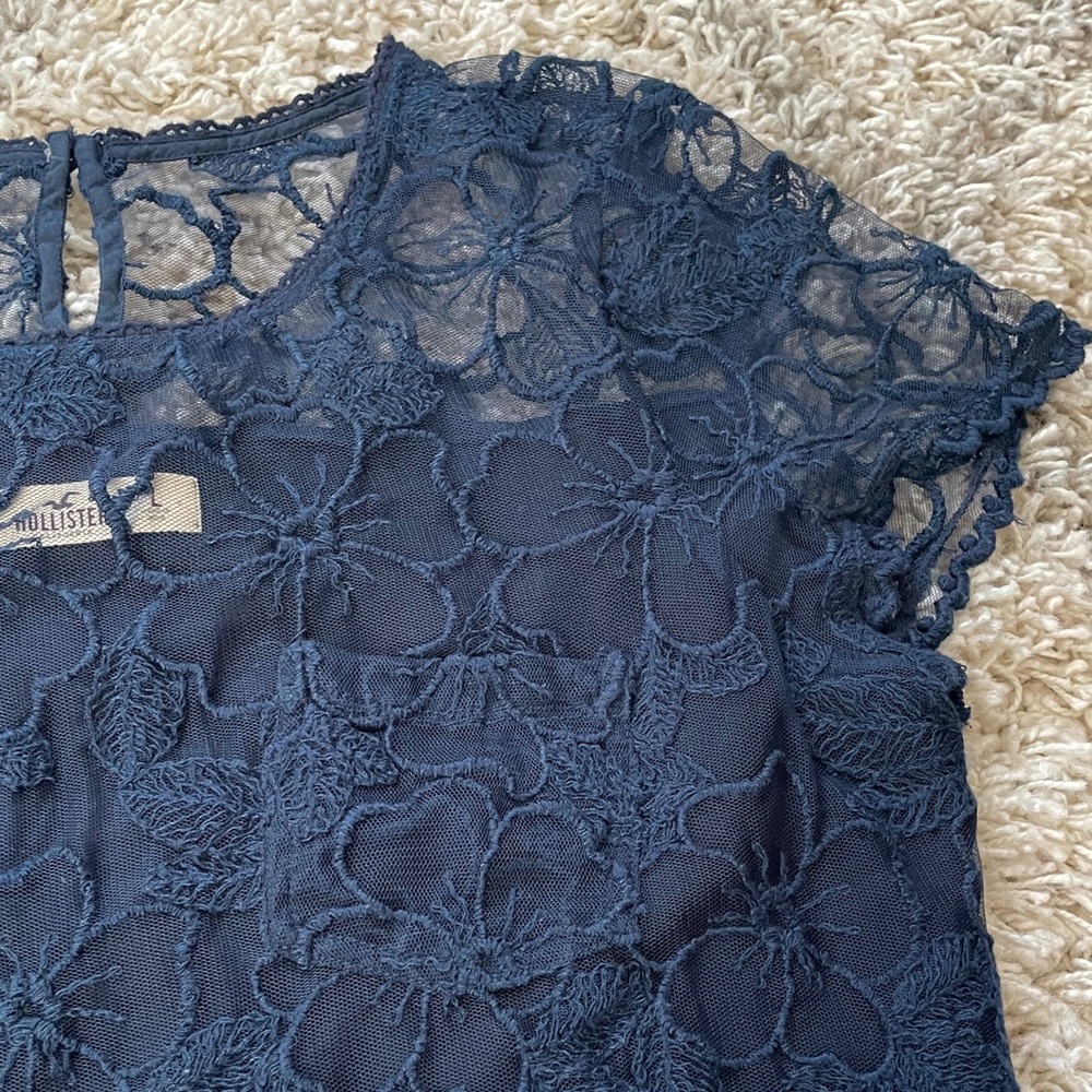 Hollister Dark Blue Floral Lace Top‎ - Picture 3 of 8